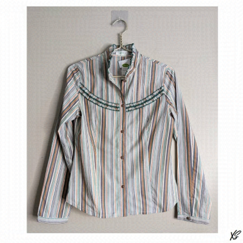 iMiix ruffle button front blouse